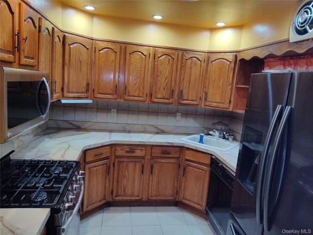 872 E 48th Street, Brooklyn, NY 11203