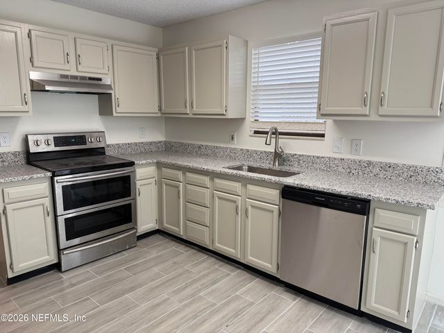 2381 HAMPTON FALLS Drive W, Jacksonville, FL 32224