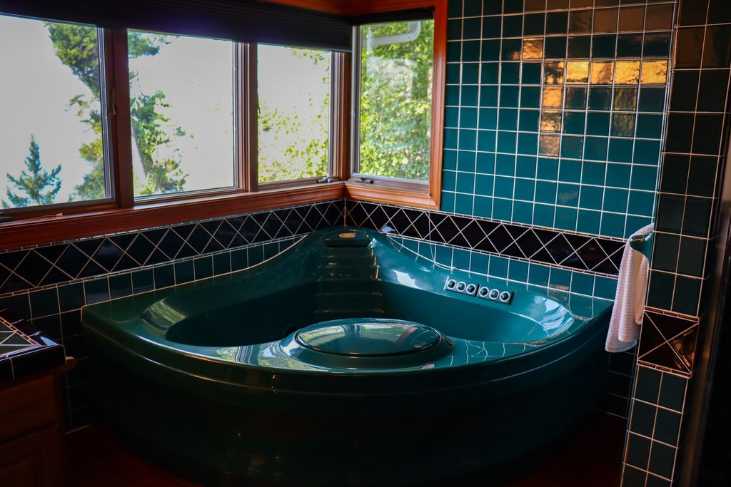 33233 and 8031 Mt Highway 35, Polson, MT 59860 photo 24