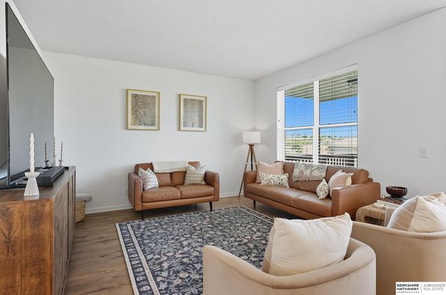 7913 S 184th Street, Omaha, NE 68136