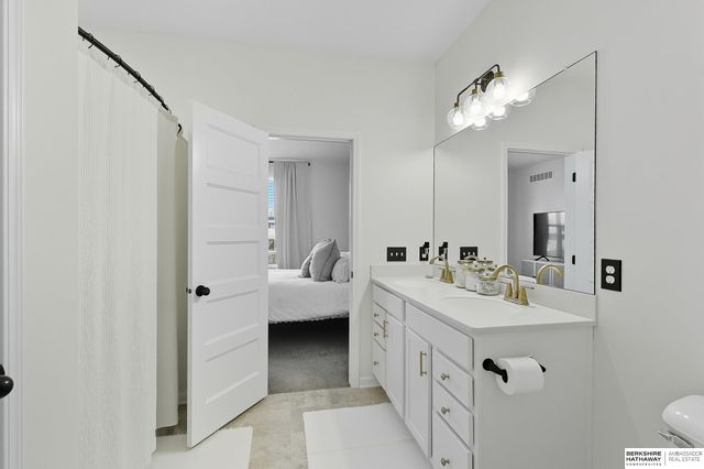 7913 S 184th Street, Omaha, NE 68136