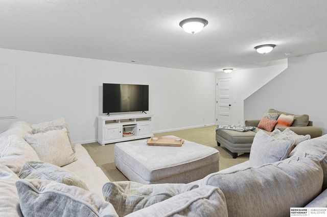 7913 S 184th Street, Omaha, NE 68136