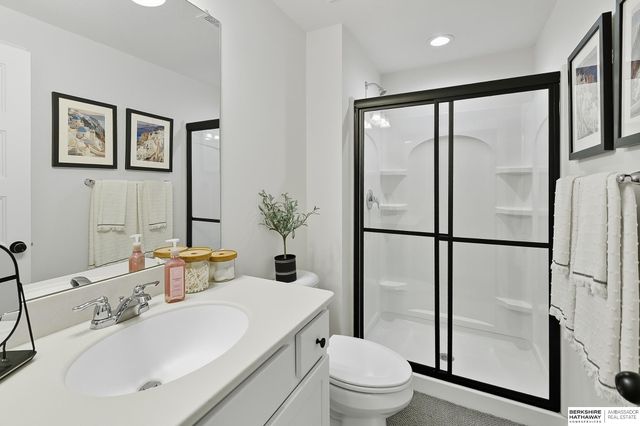 7913 S 184th Street, Omaha, NE 68136