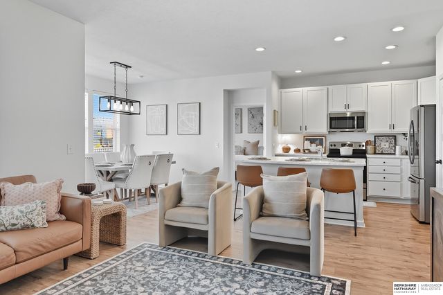 7913 S 184th Street, Omaha, NE 68136