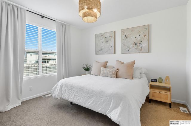 7913 S 184th Street, Omaha, NE 68136