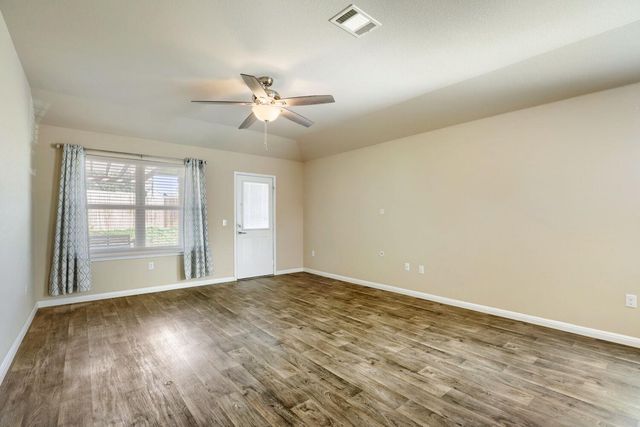 101 Blue Sage DR, Leander, TX 78641