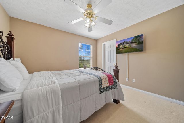 405 Maggie Mack Lane, Sevierville, TN 37862