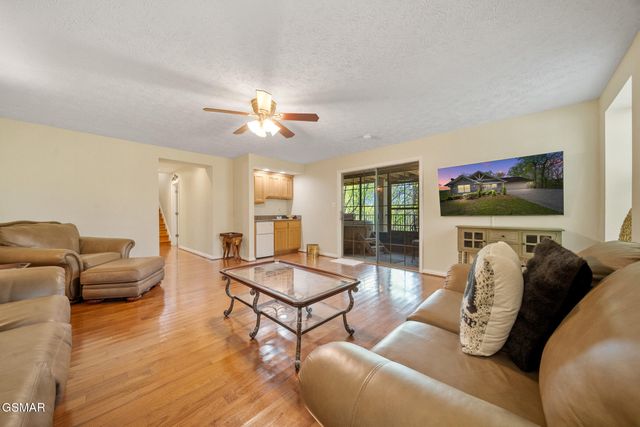 405 Maggie Mack Lane, Sevierville, TN 37862