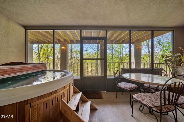 405 Maggie Mack Lane, Sevierville, TN 37862