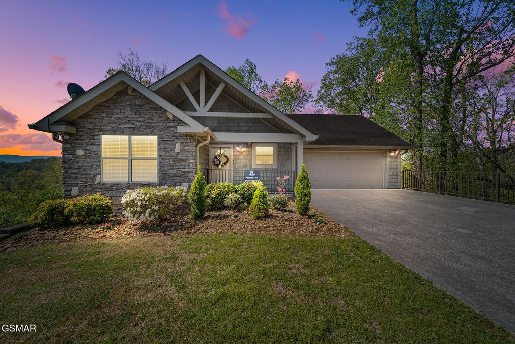 405 Maggie Mack Lane, Sevierville, TN 37862