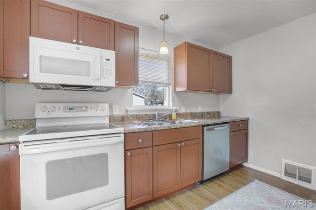 402 S 9th Street, Wood River, IL 62095