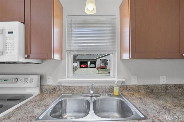 402 S 9th Street, Wood River, IL 62095