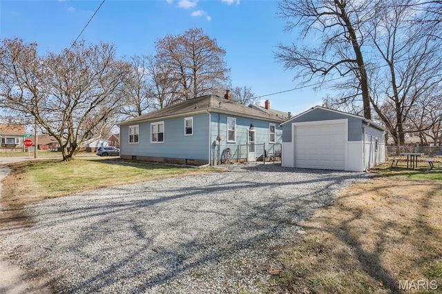 402 S 9th Street, Wood River, IL 62095