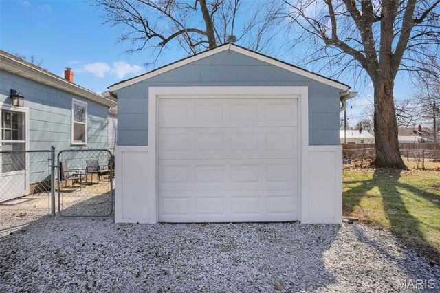 402 S 9th Street, Wood River, IL 62095