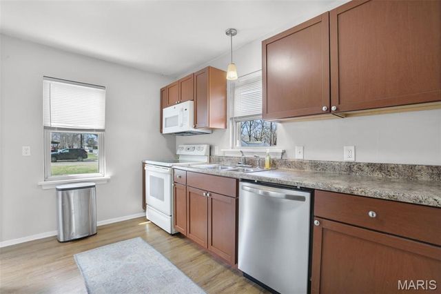 402 S 9th Street, Wood River, IL 62095