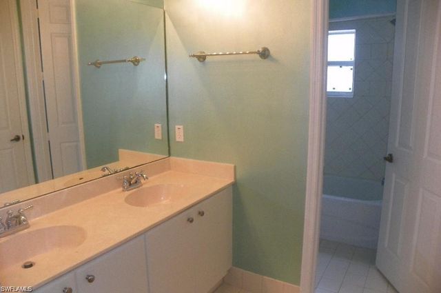 1400 Mariposa CIR 104, Naples, FL 34105