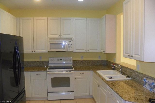 1400 Mariposa CIR 104, Naples, FL 34105