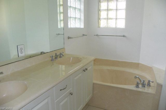 1400 Mariposa CIR 104, Naples, FL 34105