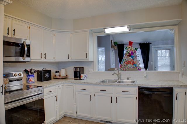 2925 W Berwick Street, Claremore, OK 74017