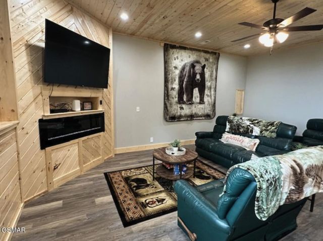 4222 Dollys Drive, Sevierville, TN 37876