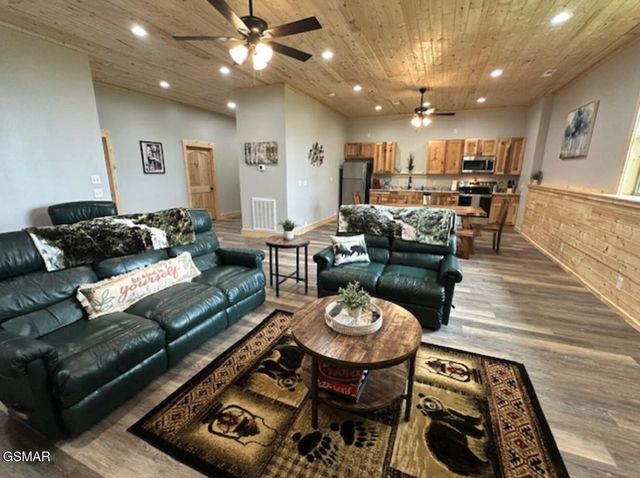 4222 Dollys Drive, Sevierville, TN 37876