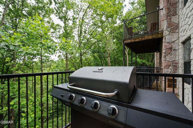 4222 Dollys Drive, Sevierville, TN 37876