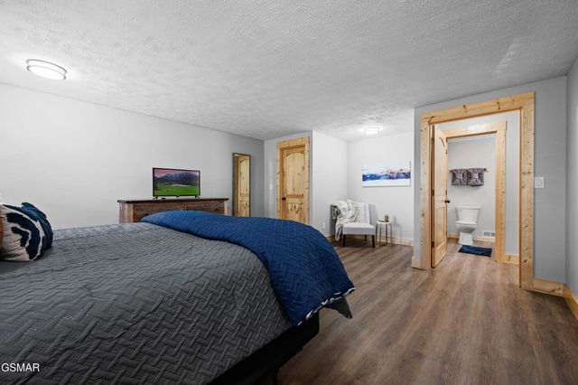 4222 Dollys Drive, Sevierville, TN 37876