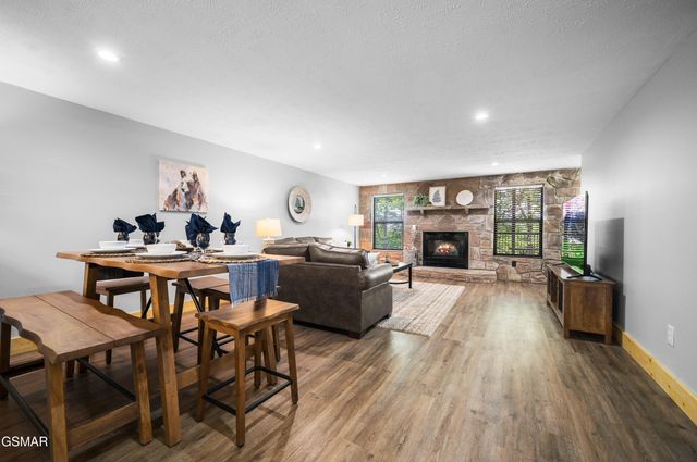 4222 Dollys Drive, Sevierville, TN 37876