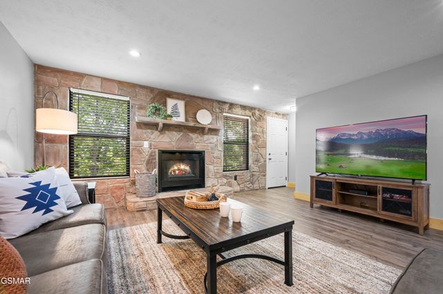 4222 Dollys Drive, Sevierville, TN 37876