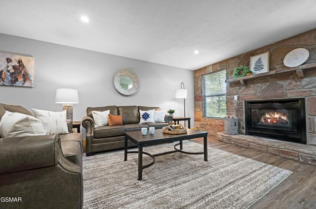 4222 Dollys Drive, Sevierville, TN 37876