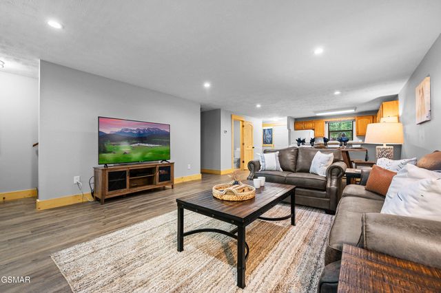 4222 Dollys Drive, Sevierville, TN 37876