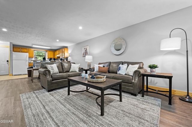 4222 Dollys Drive, Sevierville, TN 37876