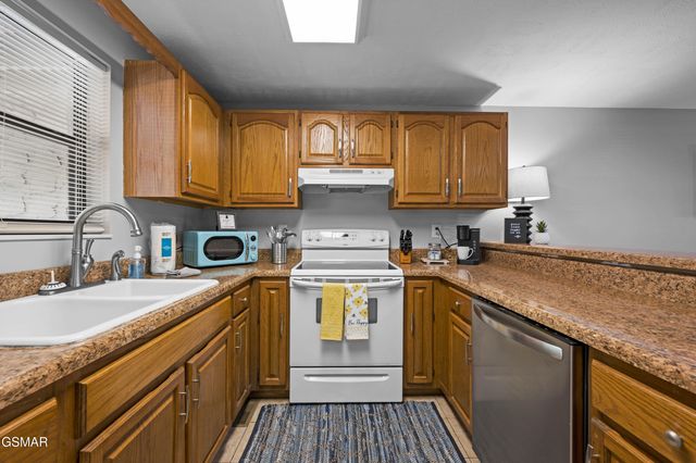 4222 Dollys Drive, Sevierville, TN 37876