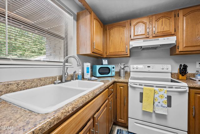 4222 Dollys Drive, Sevierville, TN 37876