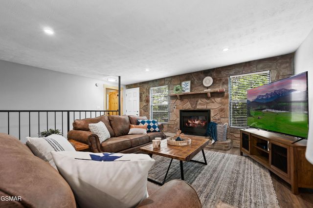 4222 Dollys Drive, Sevierville, TN 37876