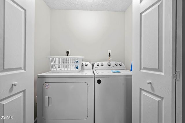 4222 Dollys Drive, Sevierville, TN 37876