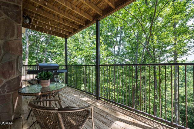 4222 Dollys Drive, Sevierville, TN 37876