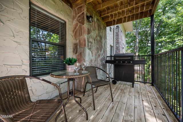 4222 Dollys Drive, Sevierville, TN 37876