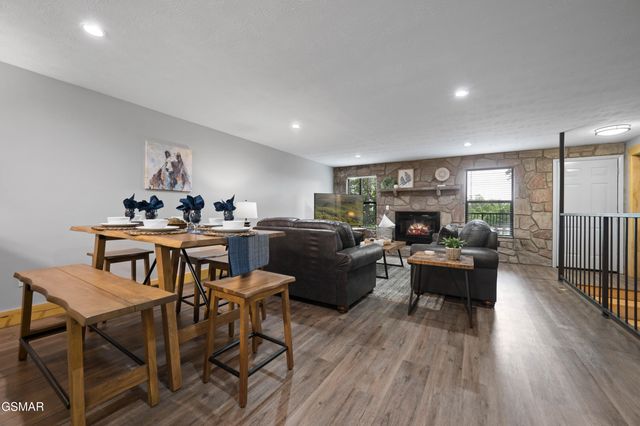 4222 Dollys Drive, Sevierville, TN 37876