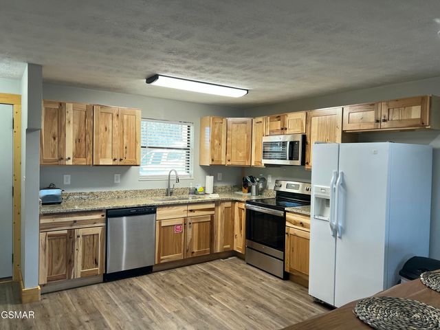 4222 Dollys Drive, Sevierville, TN 37876