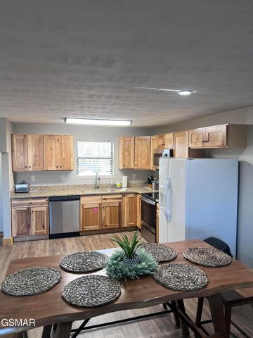 4222 Dollys Drive, Sevierville, TN 37876