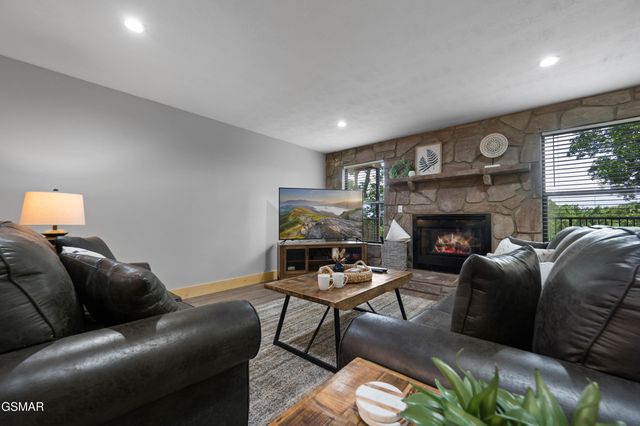 4222 Dollys Drive, Sevierville, TN 37876