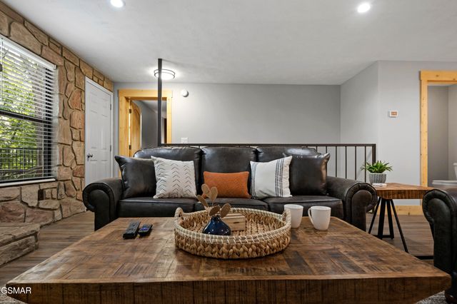 4222 Dollys Drive, Sevierville, TN 37876