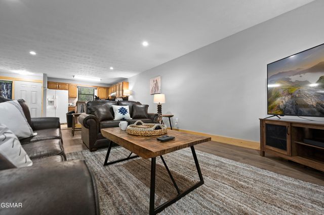 4222 Dollys Drive, Sevierville, TN 37876