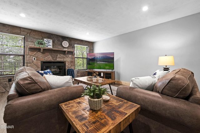 4222 Dollys Drive, Sevierville, TN 37876