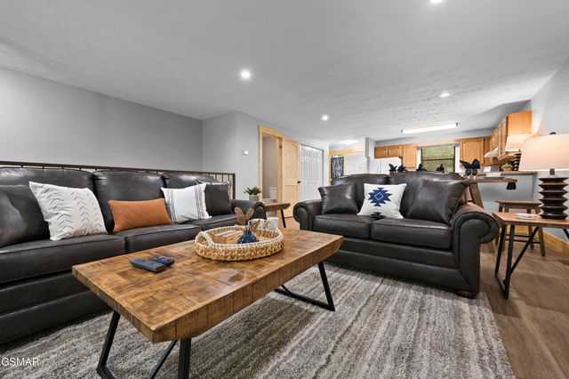 4222 Dollys Drive, Sevierville, TN 37876