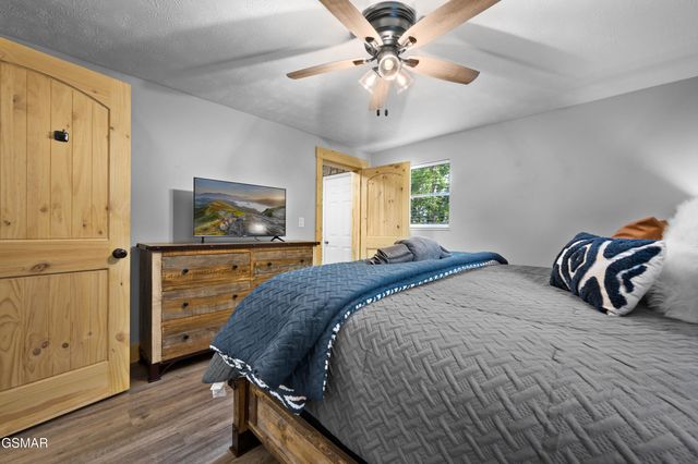 4222 Dollys Drive, Sevierville, TN 37876