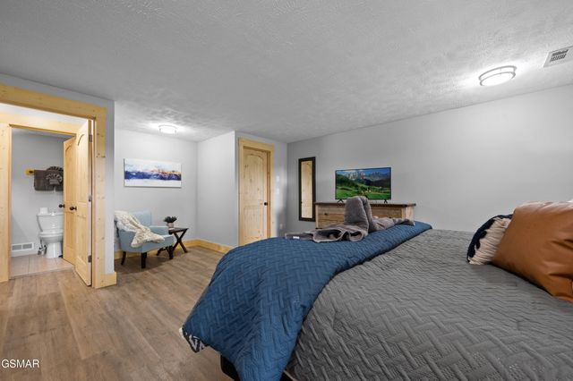 4222 Dollys Drive, Sevierville, TN 37876