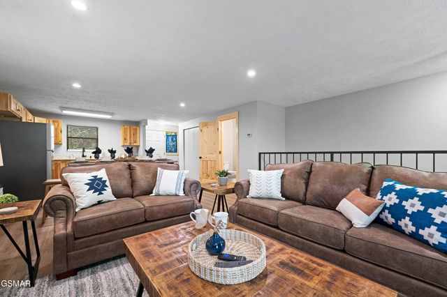 4222 Dollys Drive, Sevierville, TN 37876