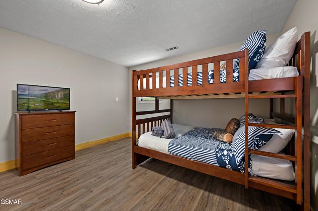 4222 Dollys Drive, Sevierville, TN 37876